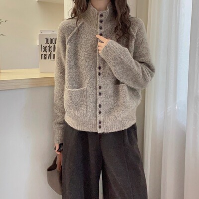 软糯牦牛绒单排扣高领开衫