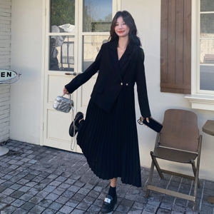 高级感黑色连衣裙女2025新款西装领收腰显瘦气质假两件百褶裙长款图片