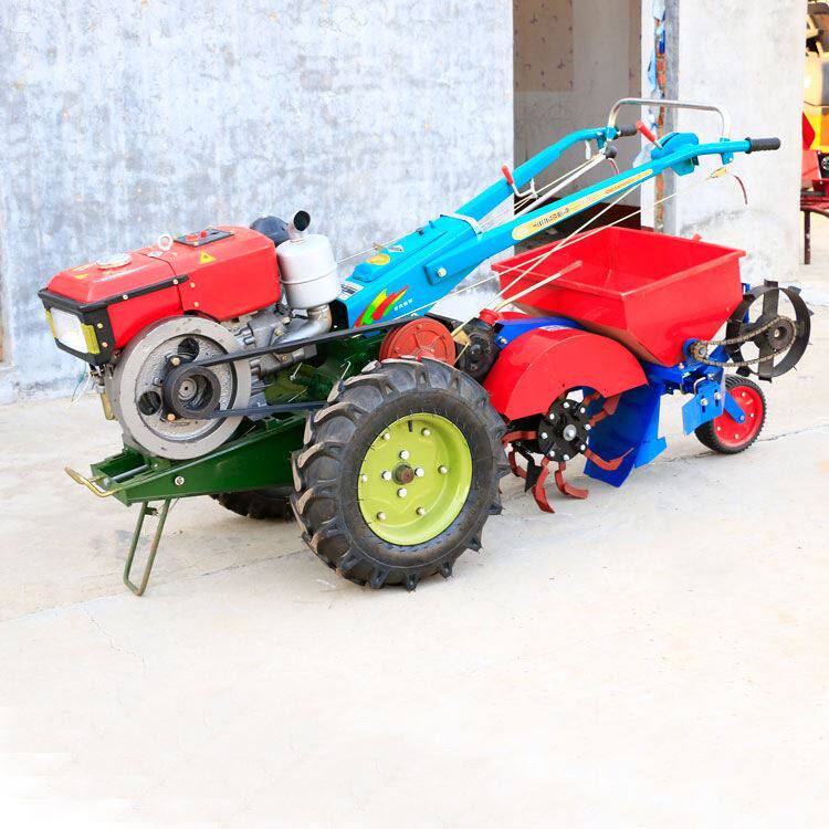 开沟机果园施肥机手扶齿轮带动果树开沟上化肥机回填完成颗粒肥