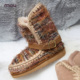爱斯基摩24 mou2025冬季 新款 老钱风彩毛扣带羊毛雪地靴中筒靴冬靴