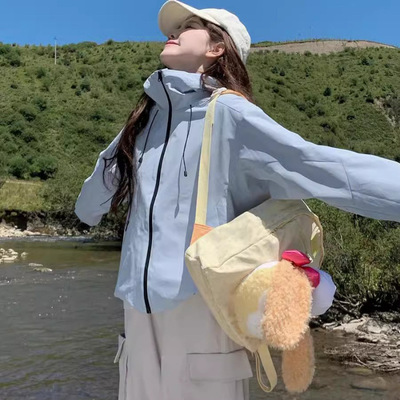 蓝色户外山系冲锋衣女款春秋季新款防风休闲外套爬山穿搭夹克其它