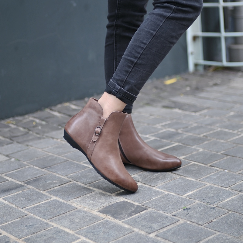 平底皮带扣马丁女短靴慢先森推荐