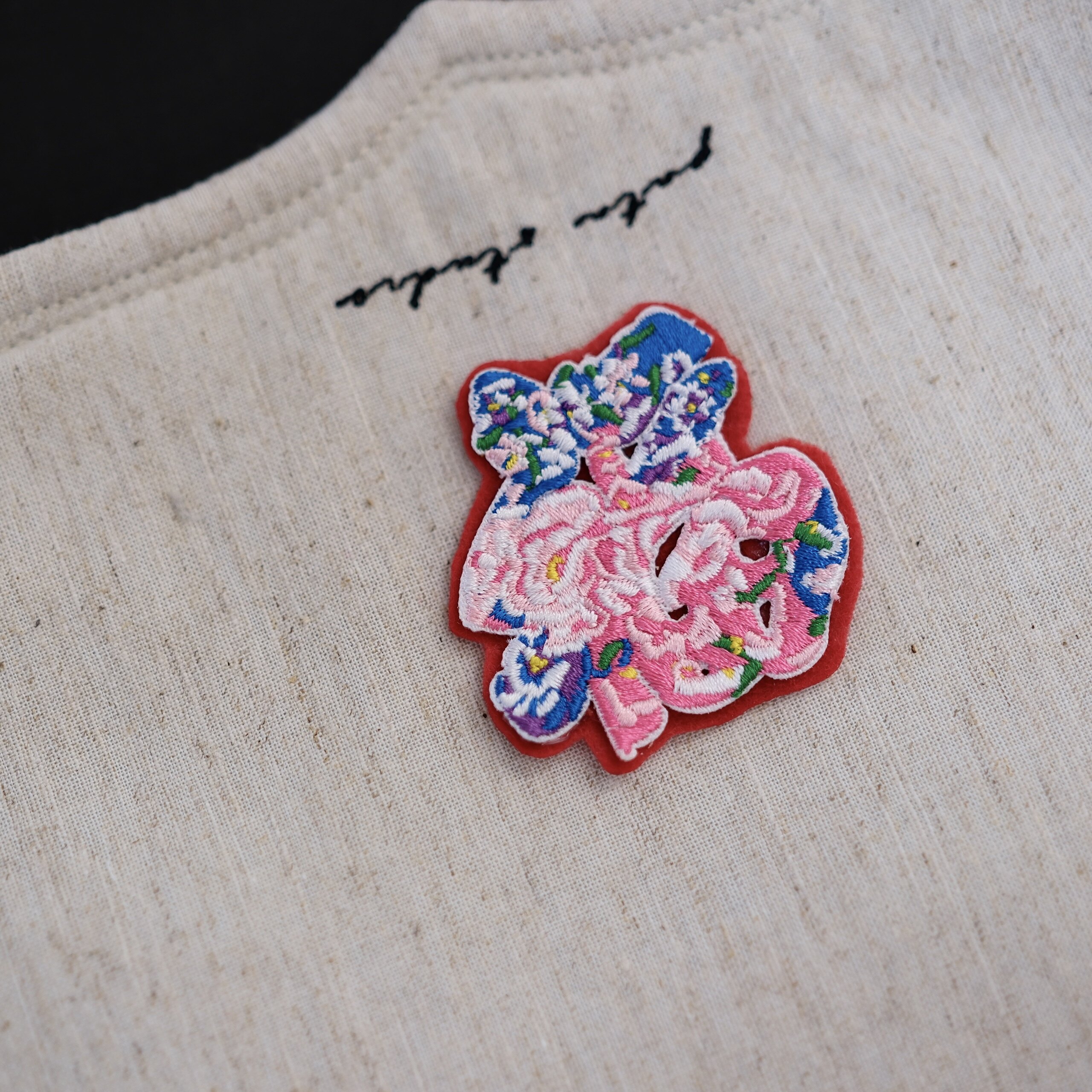 精品福汉字刺绣花布贴结婚证情侣喜庆礼衣服手账衬衫时尚装饰胸针