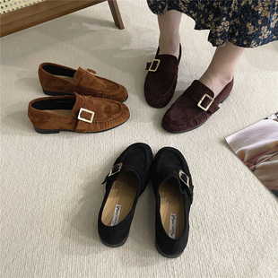 配西装 褶皱粗跟乐福鞋女复古风英伦做旧绒面一脚蹬金属方扣单鞋