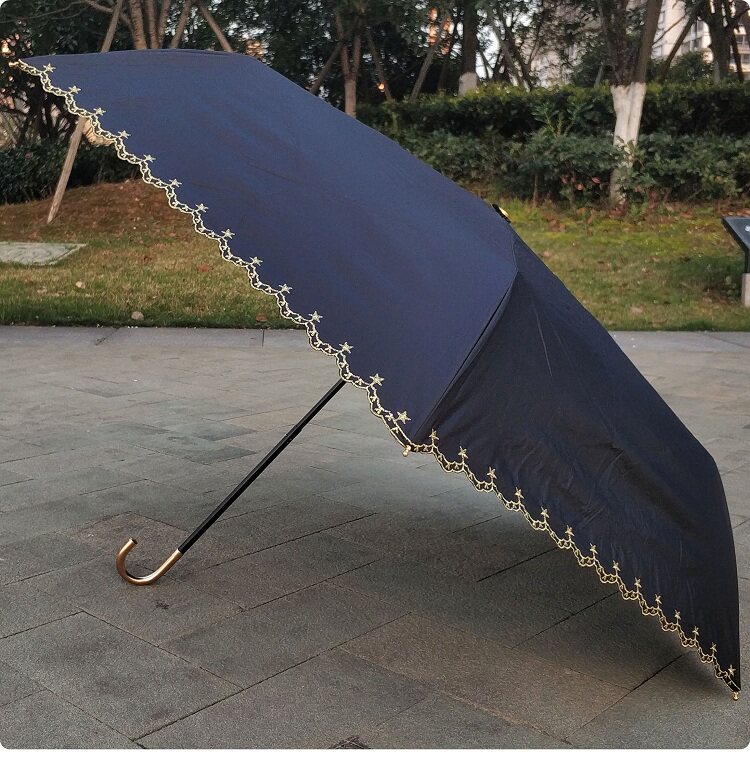 新款三折超轻碳纤维刺绣黑胶防晒防紫外线弯钩公主太阳伞晴雨伞女