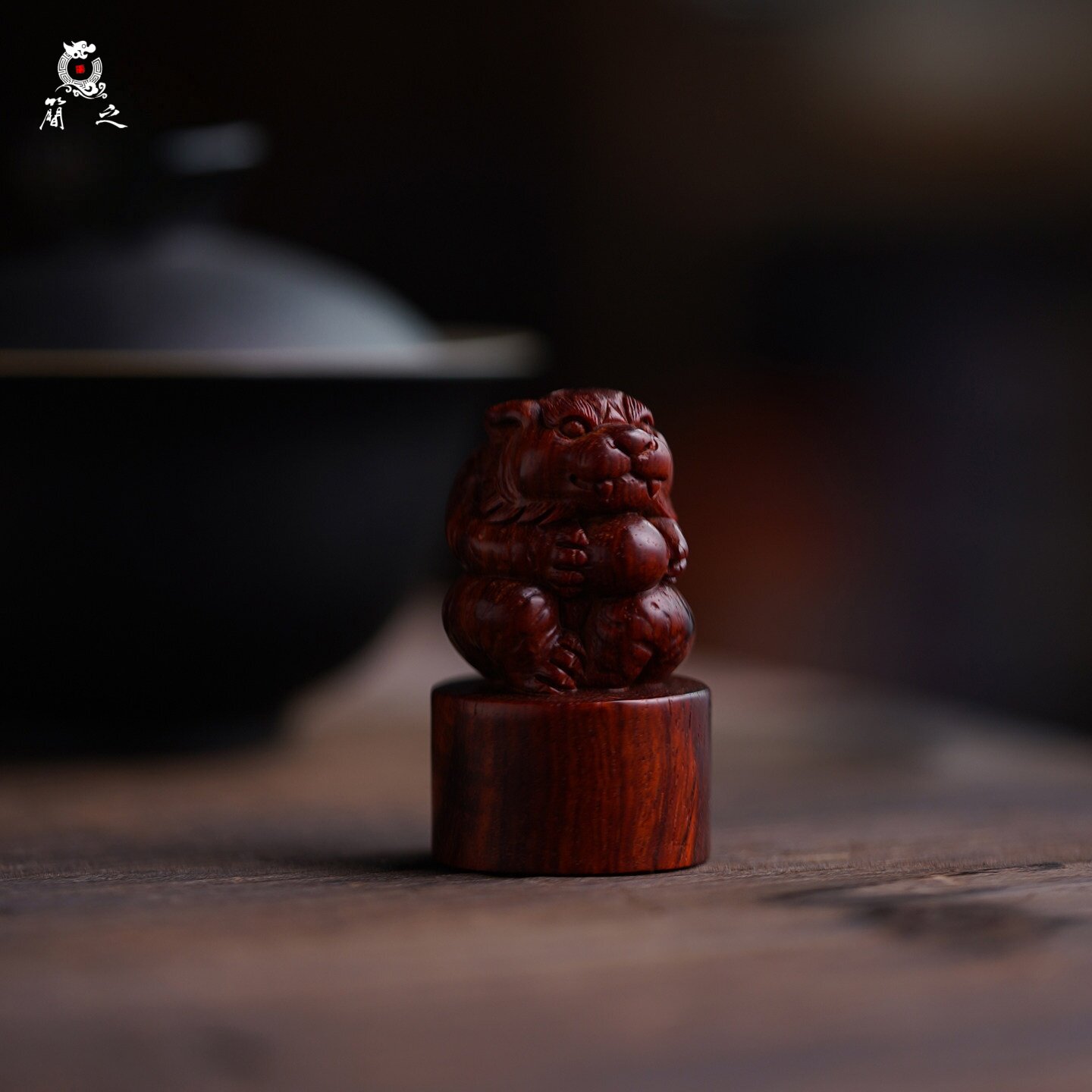 印度小叶紫檀木雕老虎印章手把件