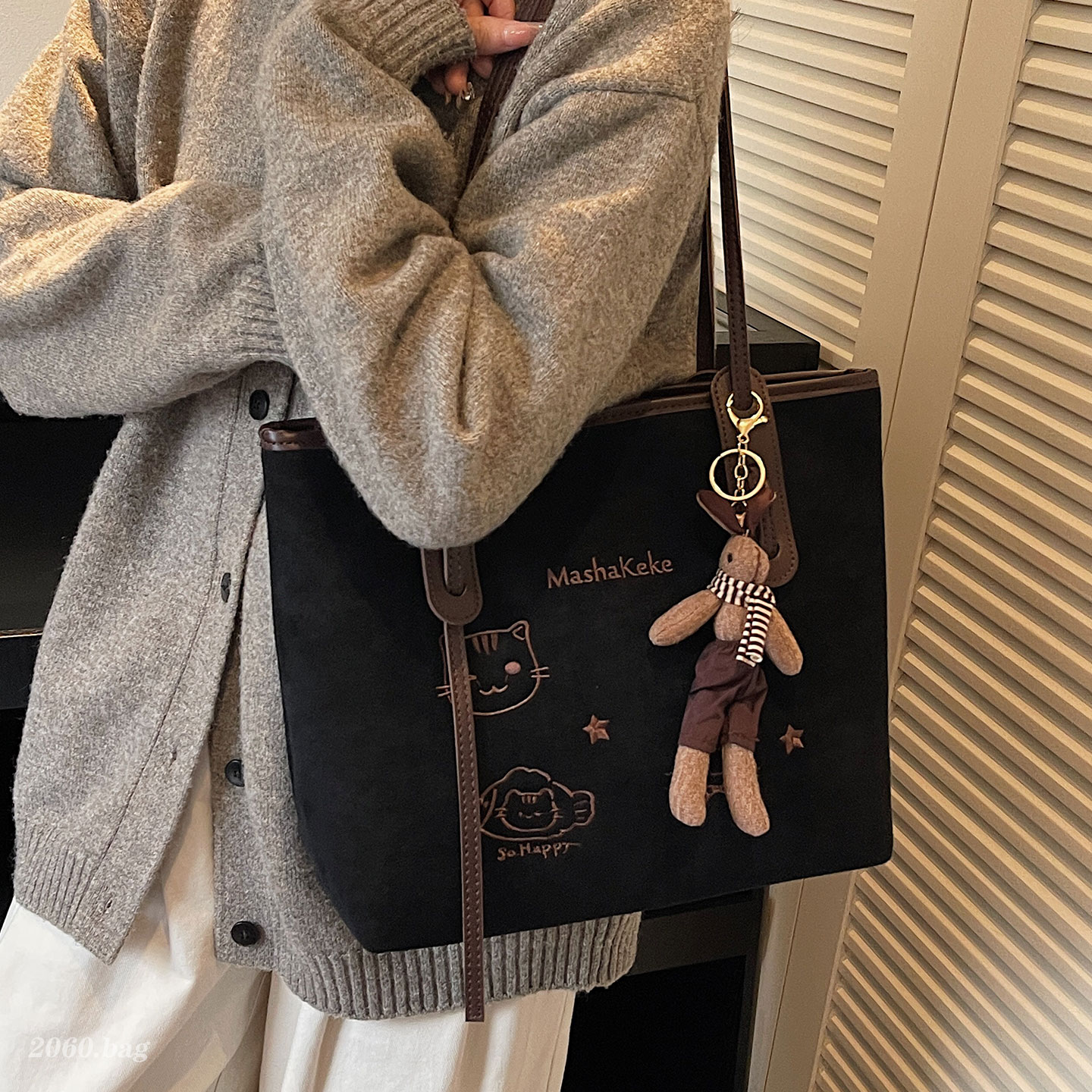 卡通刺绣托特包女大容量手提单肩包2025新款休闲学生通勤百搭麂皮