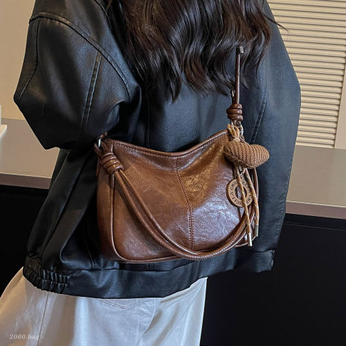 日韩时尚简约高级感轻奢百搭2026女秋季新款单肩手提斜挎腋下包