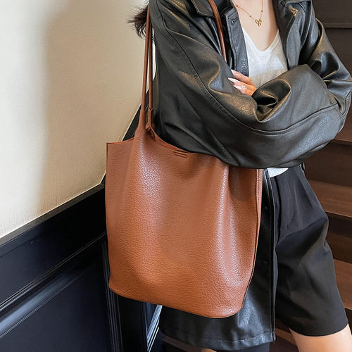 慵懒大包包女新款2026超火简约单肩包上班通勤软皮水桶包女大容量