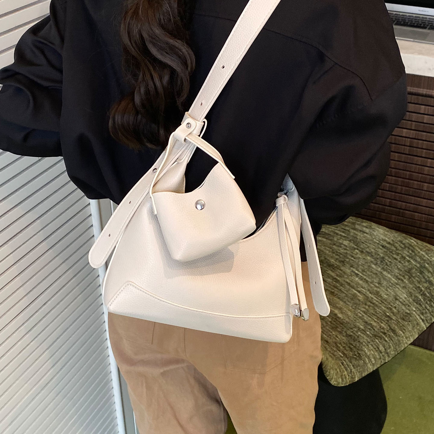 百搭新款网红爆款单肩包2025女式通勤气质斜挎包夏季简约休闲