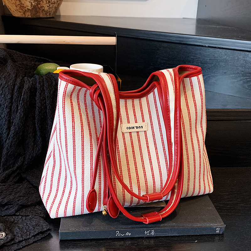 大容量条纹通勤托特包