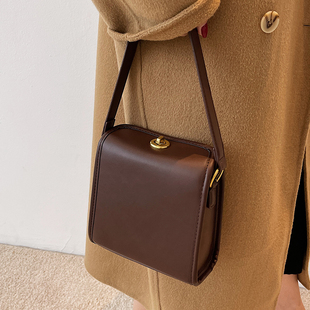 小众设计复古包包女包2025新款 潮春夏百搭斜挎包高级感手拎小方包