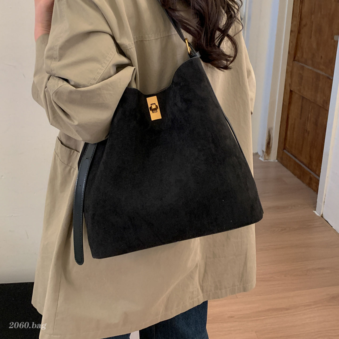 时尚精致洋气韩版气质单肩斜挎休闲百搭2025冬季女式手提托特包