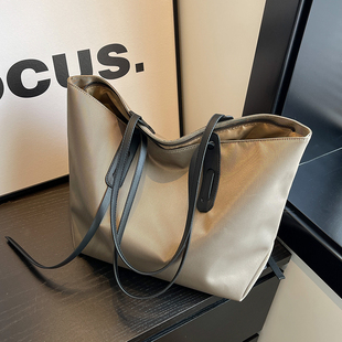 休闲通勤大容量牛津纺包包女2025新款 学生上课托特包潮腋下包 夏季