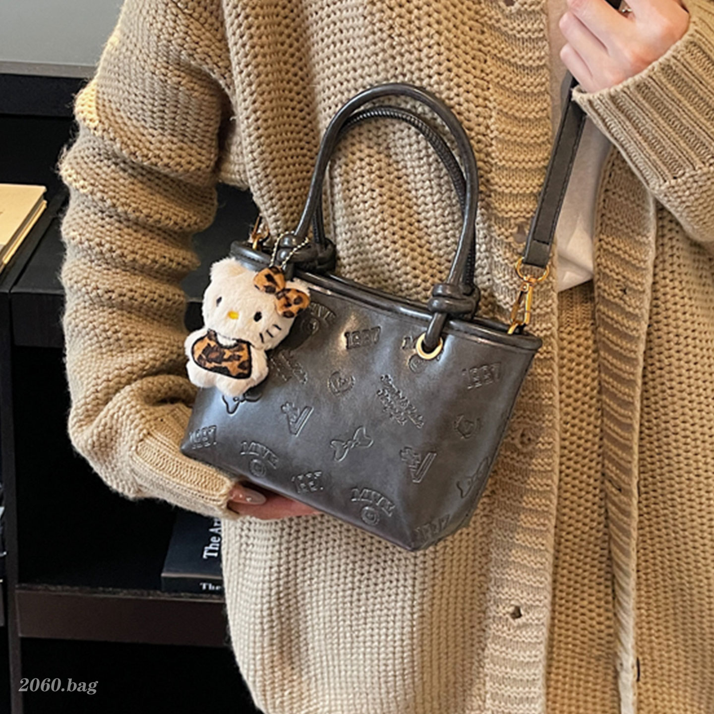 洋气时尚精致单肩手提气质卡通印花皮质2025冬季女式手提水桶包