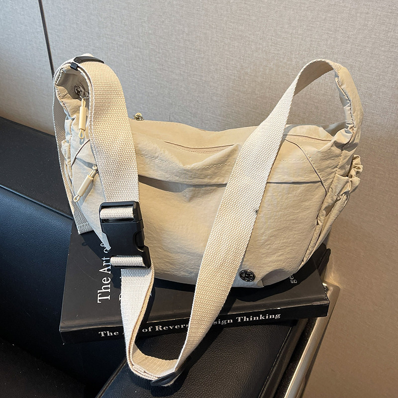 休闲百搭日常出行简约帆布包包女2025夏季新款上班通勤斜挎饺子包,箱包皮具/热销女包/男包,通用款女包,淘宝优惠券,粉丝福利购,淘宝优惠卷