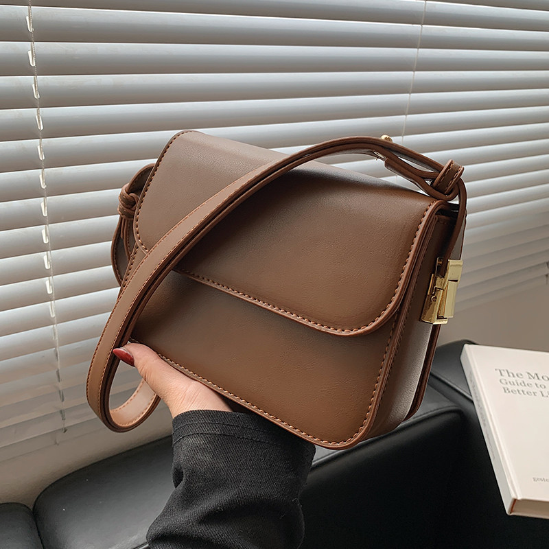 今年流行小包包女包2025新款潮韩版ins单肩包春夏复古腋下小方包