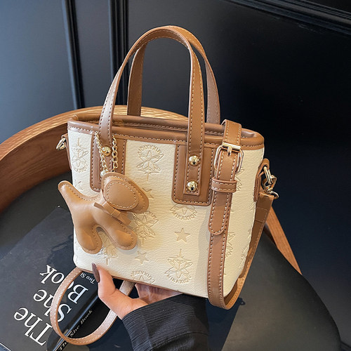 小众设计简约气质水桶包