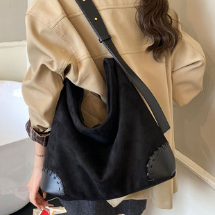 高级感2025新款 百搭流行斜挎大包 通勤包女大容量麂皮绒包包时尚