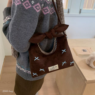 2025新款蝴蝶结麂皮包女小众设计感手提斜挎包百搭韩版ins时尚