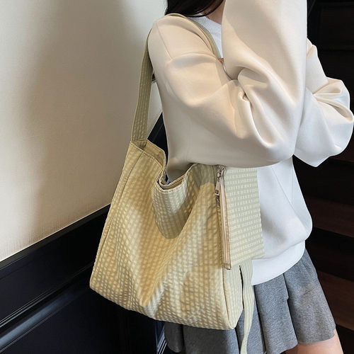韩版大容量帆布包女2026新款格子单肩包ins慵懒风上课通勤化妆包