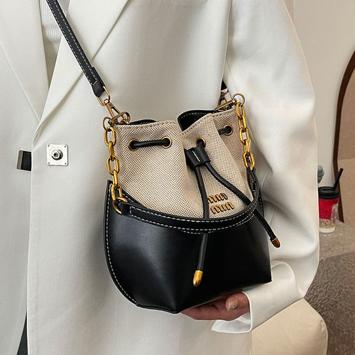 2060简约百搭单肩斜挎包