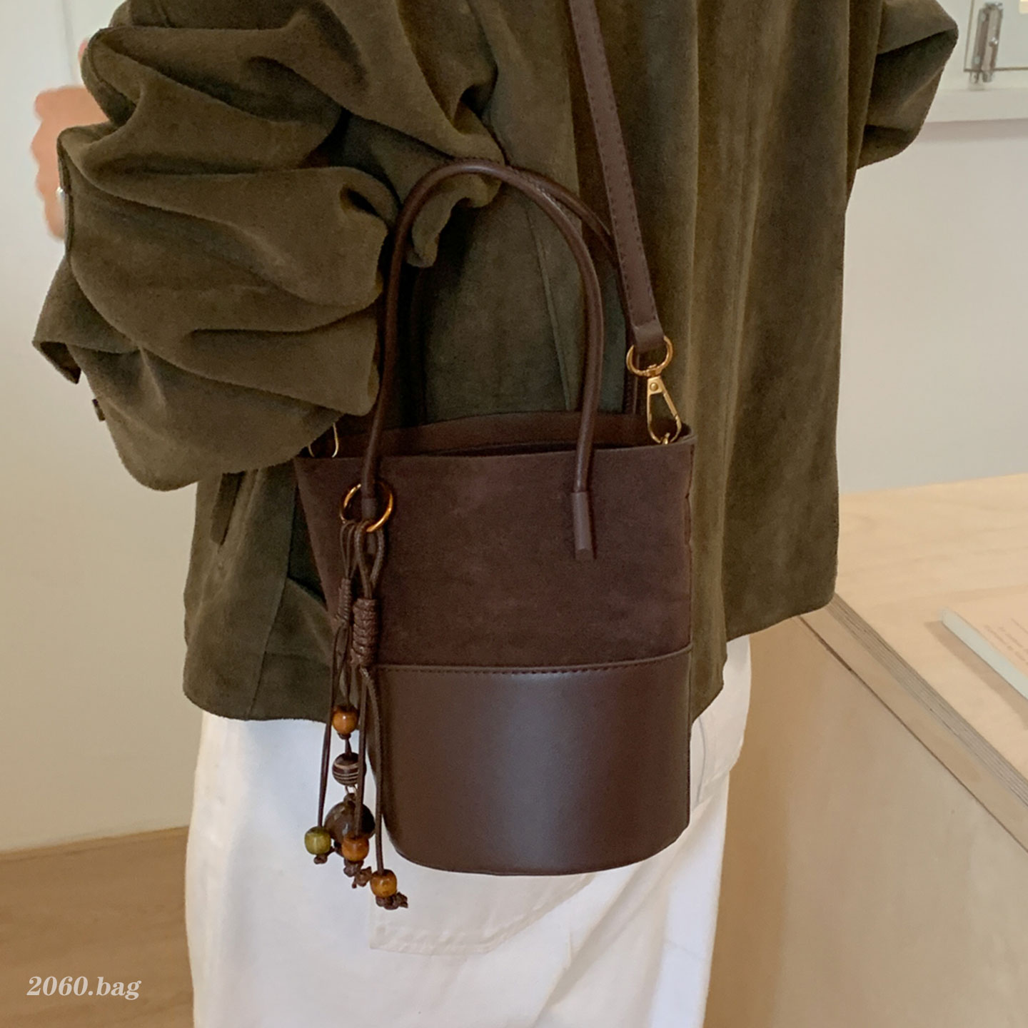 小众设计拼接秋冬新款水桶包包2025时尚百搭潮韩版ins女斜跨包包