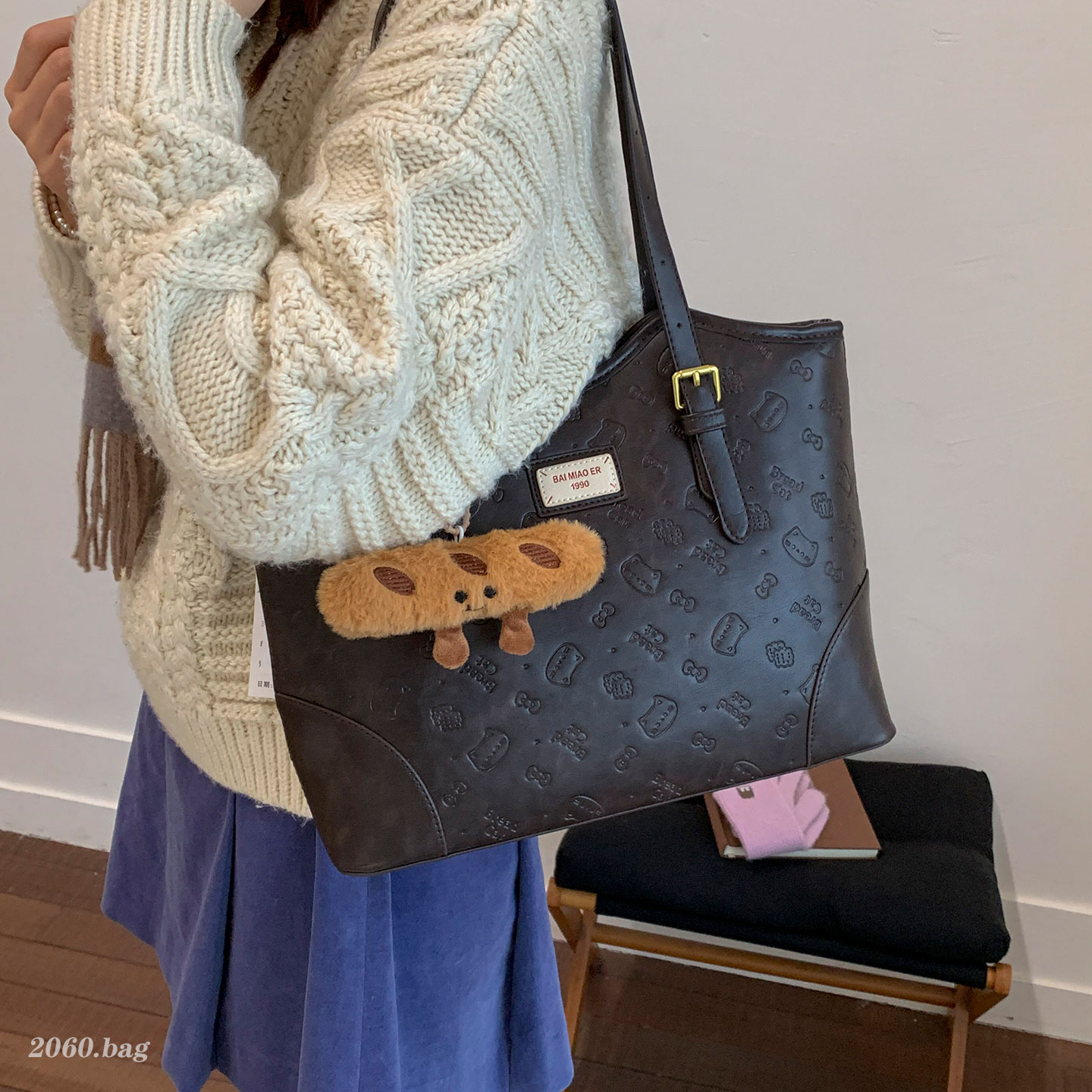 简约大气复古压花托特包2025新款大容量百搭休闲女通勤单肩包包