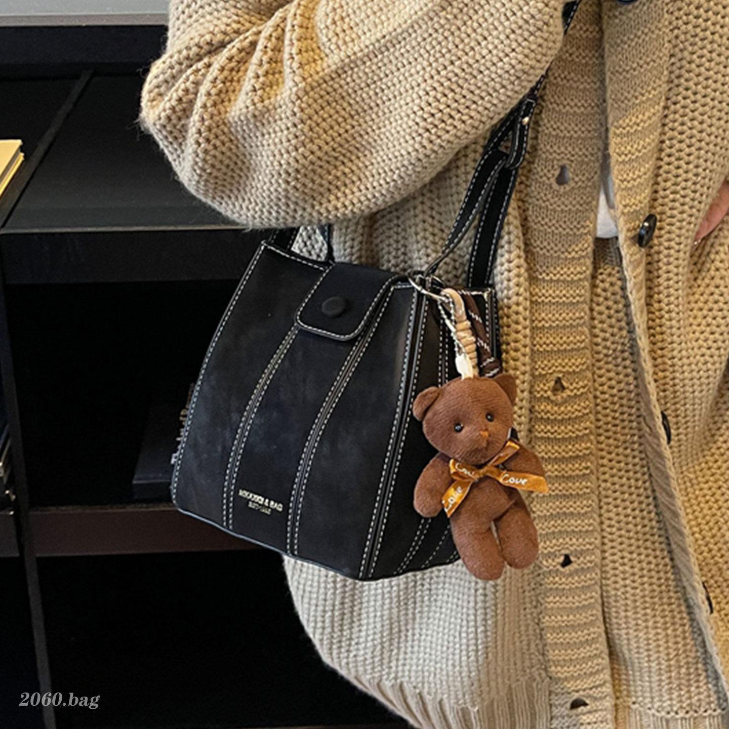 韩国气质单肩斜挎时尚精致百搭休闲通勤2025冬季女式手提水桶包