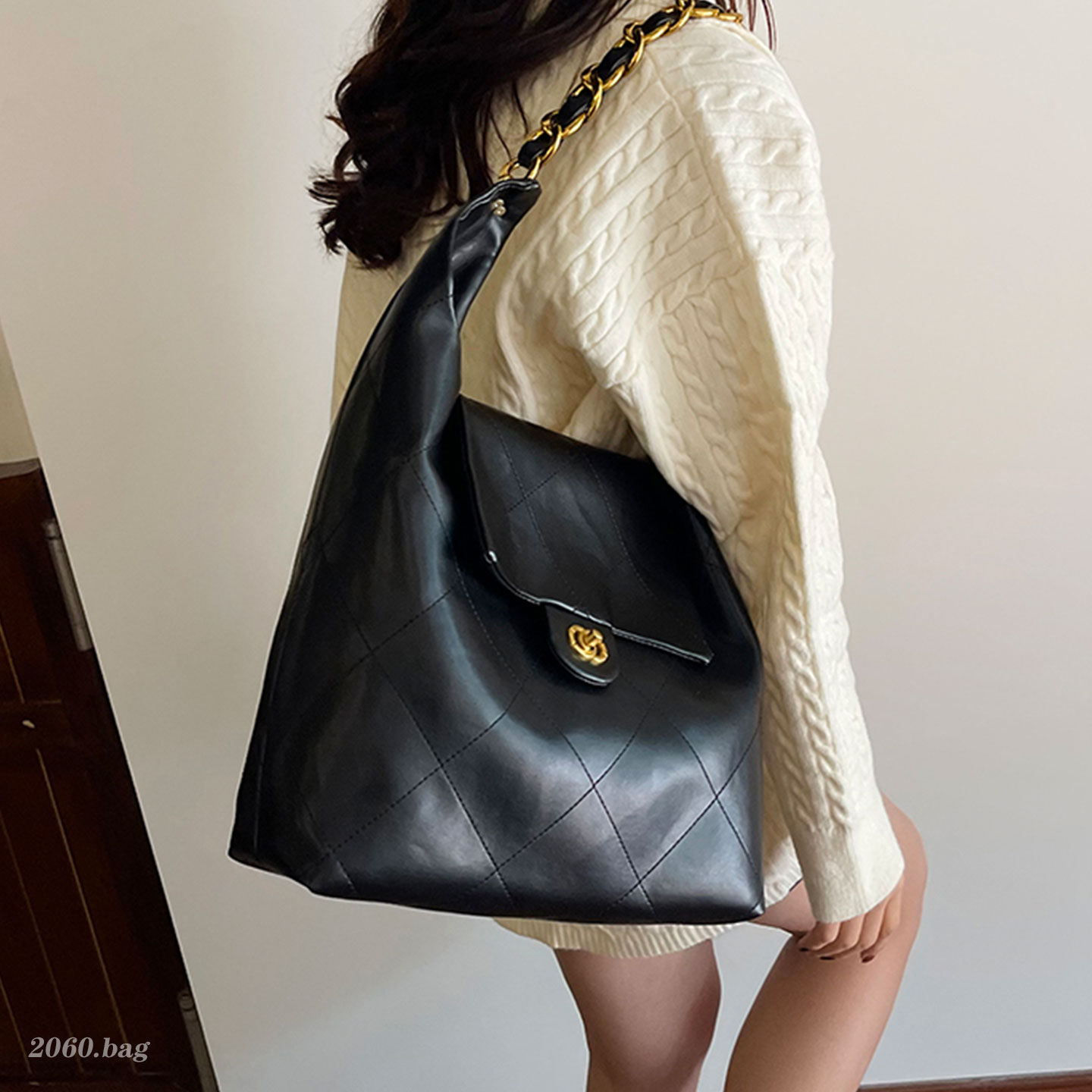 洋气时尚精致菱格高级感皮质气质通勤单肩手提2025秋冬女式水桶包