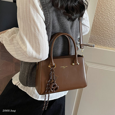 高级感大容量手提斜挎包2025休闲新款冬韩风纯色单肩包包女时尚