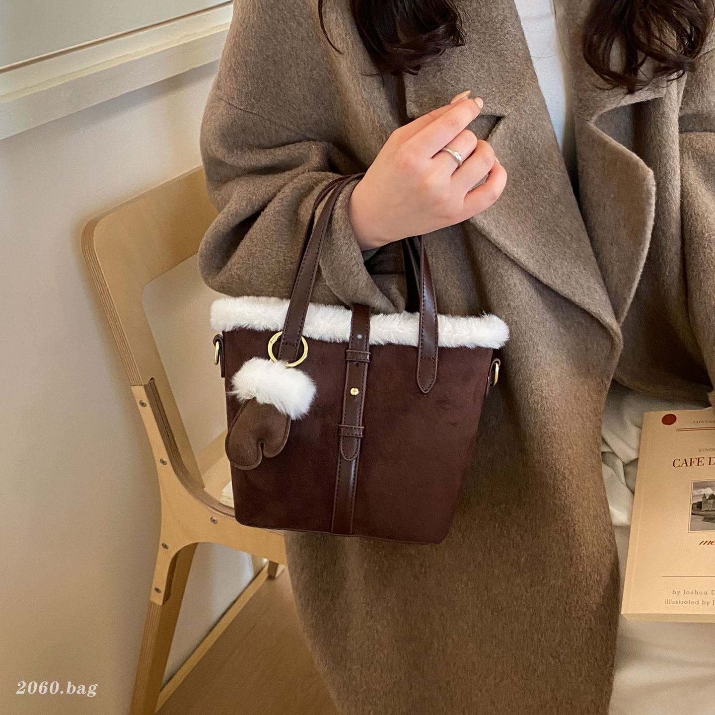 韩版ins麂皮绒毛绒水桶包女2025新款冬手提斜挎包通勤小包时尚潮,箱包皮具/热销女包/男包,水桶包,淘宝优惠券,粉丝福利购,淘宝优惠卷