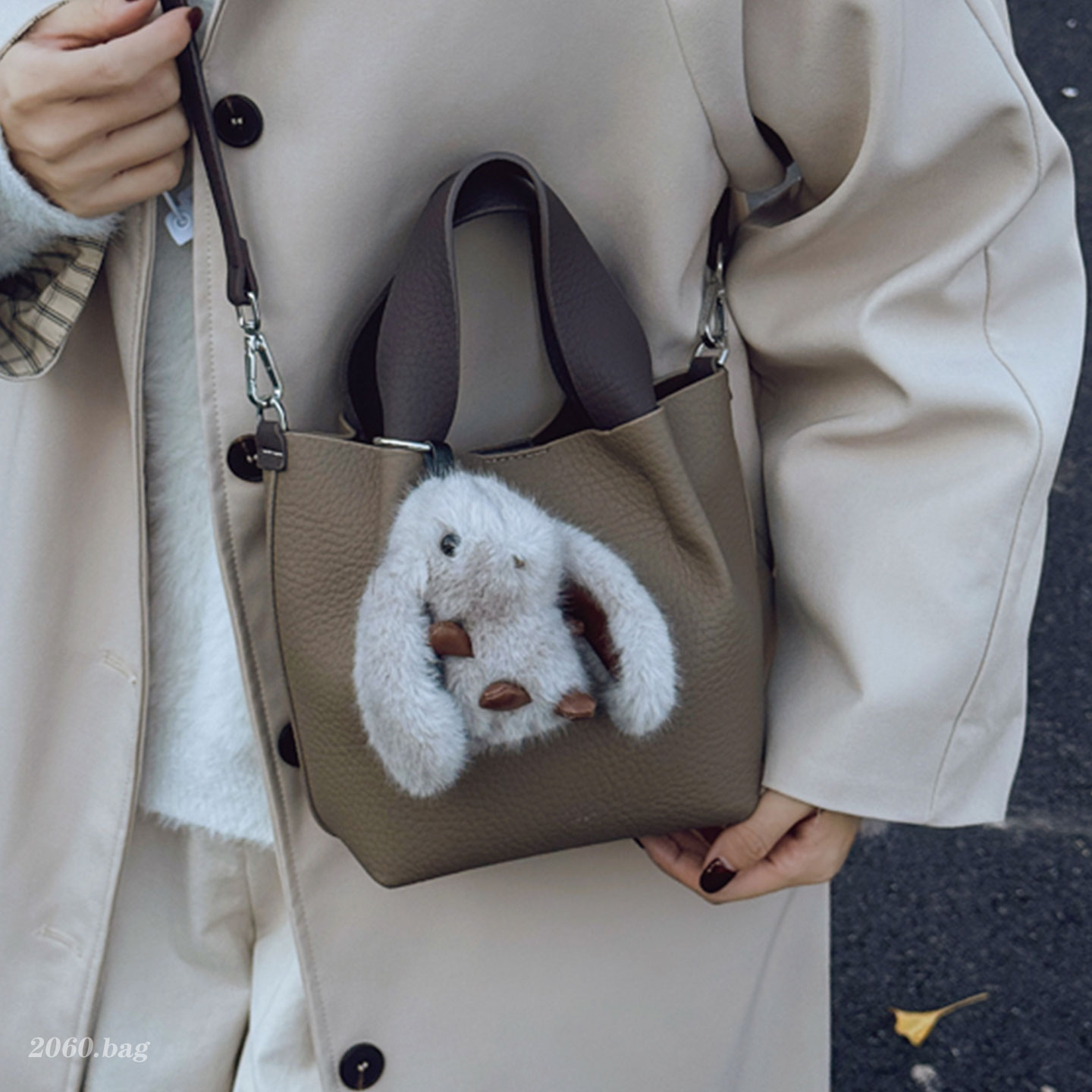 气质时尚高级感单肩斜挎洋气精致新款2025冬季女式手提水桶包包