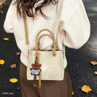 轻奢复古水桶包女2026新款小众百搭单肩斜挎手提包时尚通勤晕染