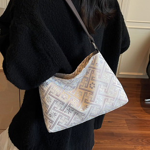 2025新款 百搭简约高级感斜挎包轻奢大容量小包包 女式 腋下包时尚