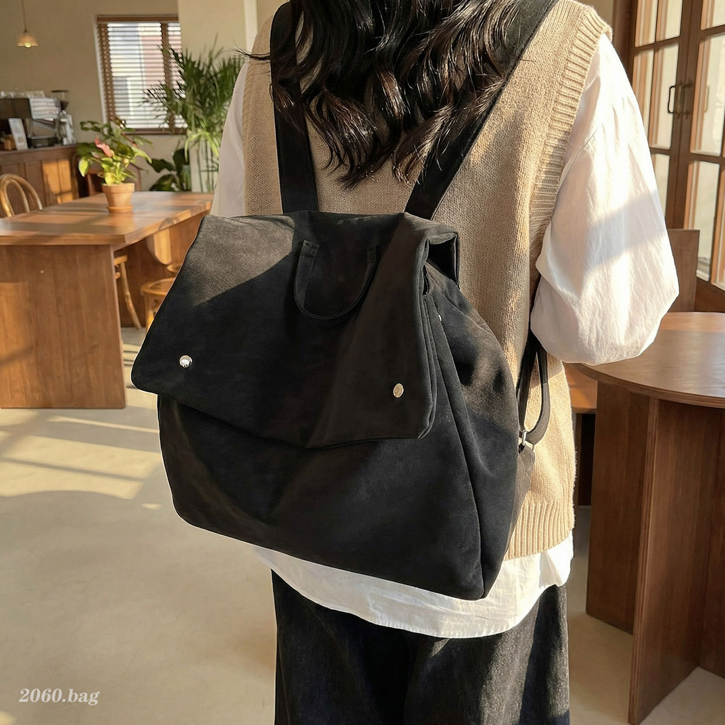 气质通勤风双肩包2025新款女大容量百搭翻盖背包日常上课休闲书包