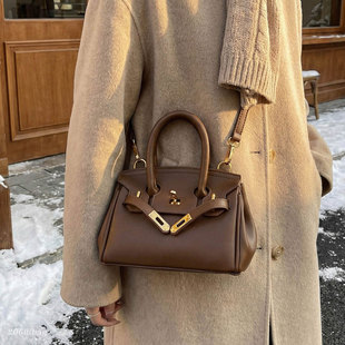 气质名媛高级感铂金包2025新款时尚潮单肩包通勤复古休闲女凯莉包