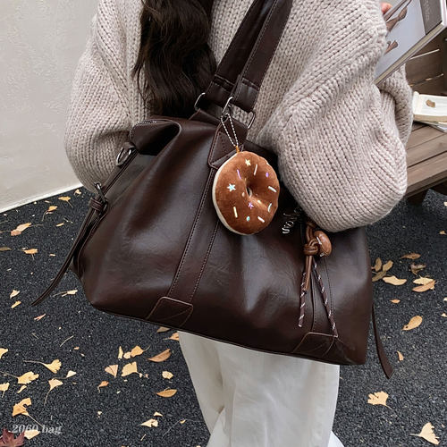 休闲气质大容量单肩包包2026女通勤高级感百搭超火油蜡皮斜挎包