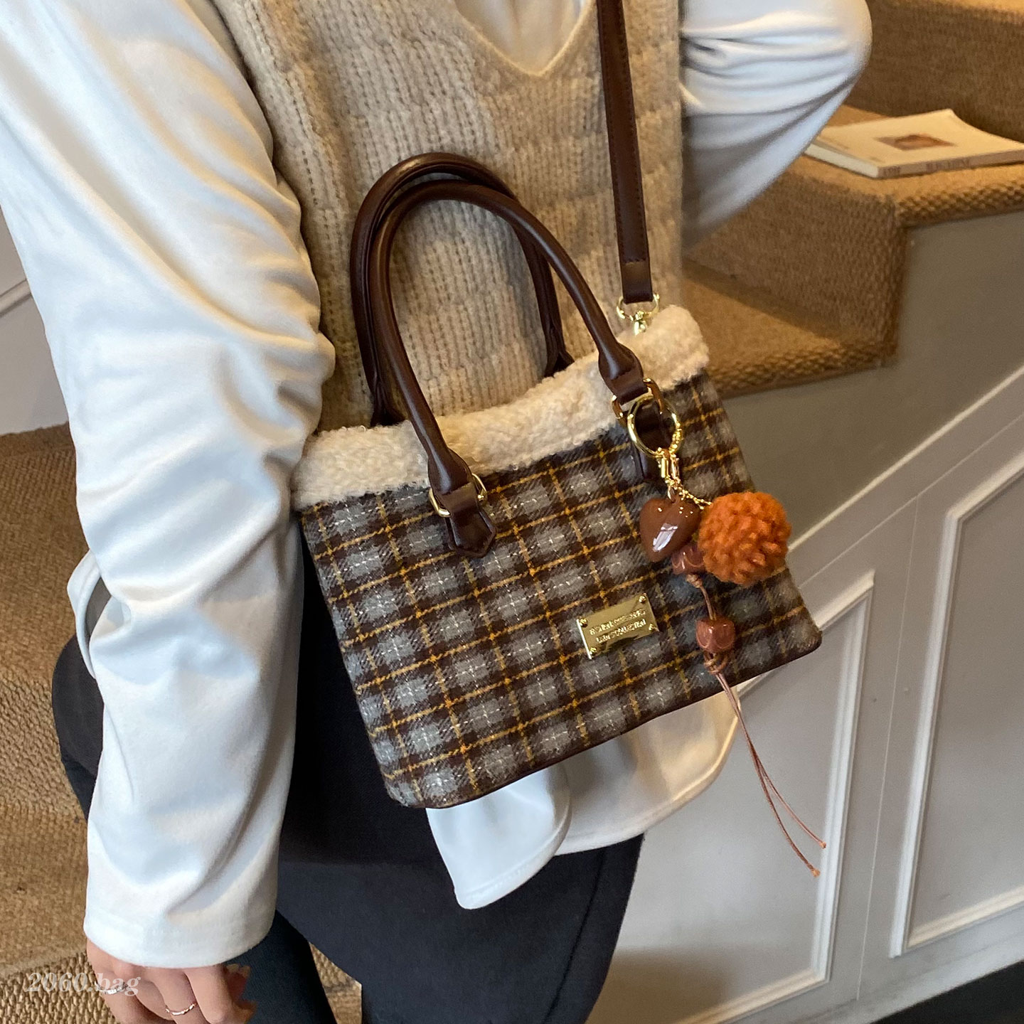 洋气格纹高颜值气质韩国时尚精致单肩斜挎2025冬季女式手提水桶包