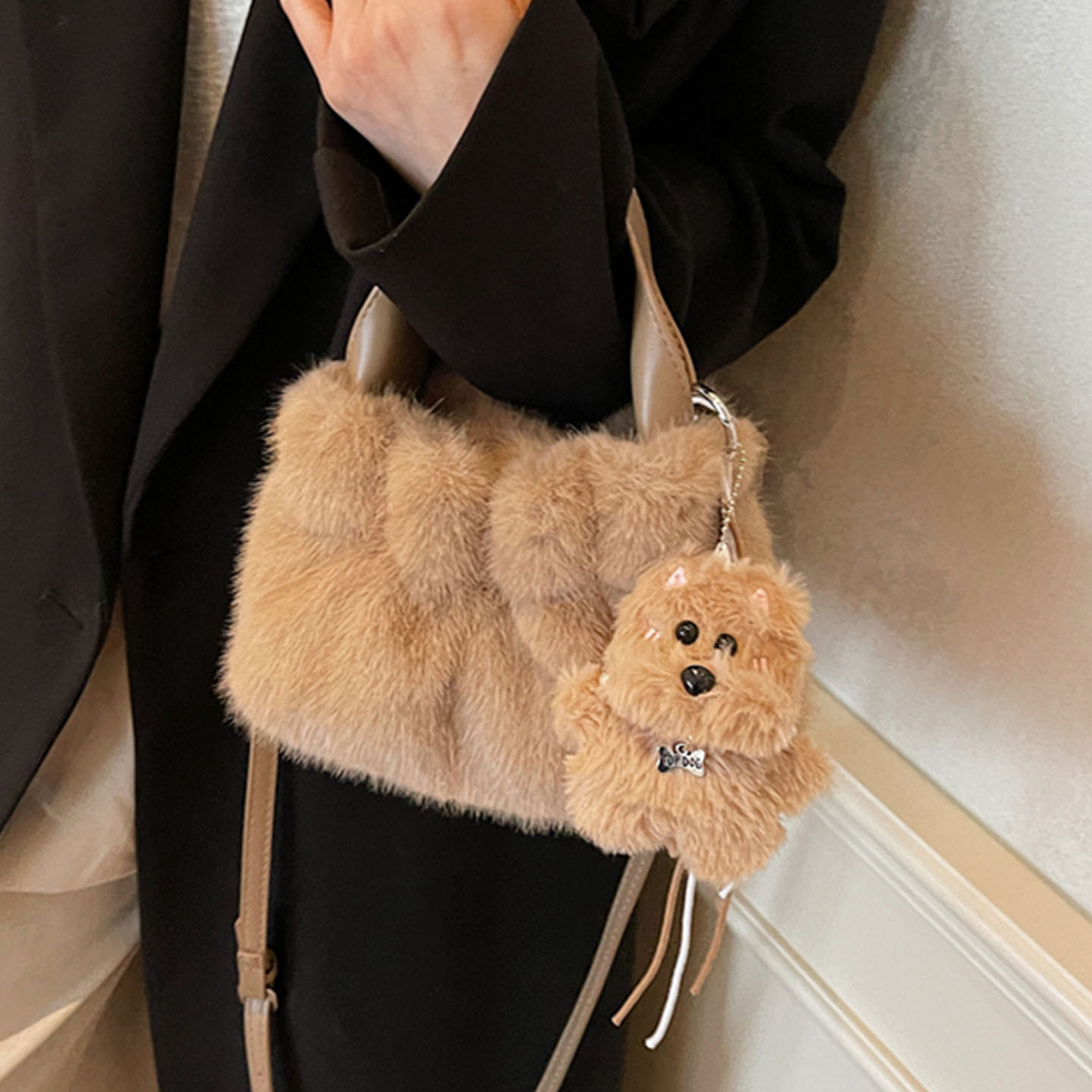 百搭毛绒绒简约精致斜挎高级设计感2025秋季女式单肩手提水桶包