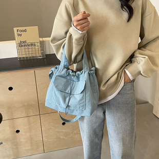 时尚 韩版 帆布包上班通勤斜挎包 新款 手拎休闲百搭水桶包女2025夏季