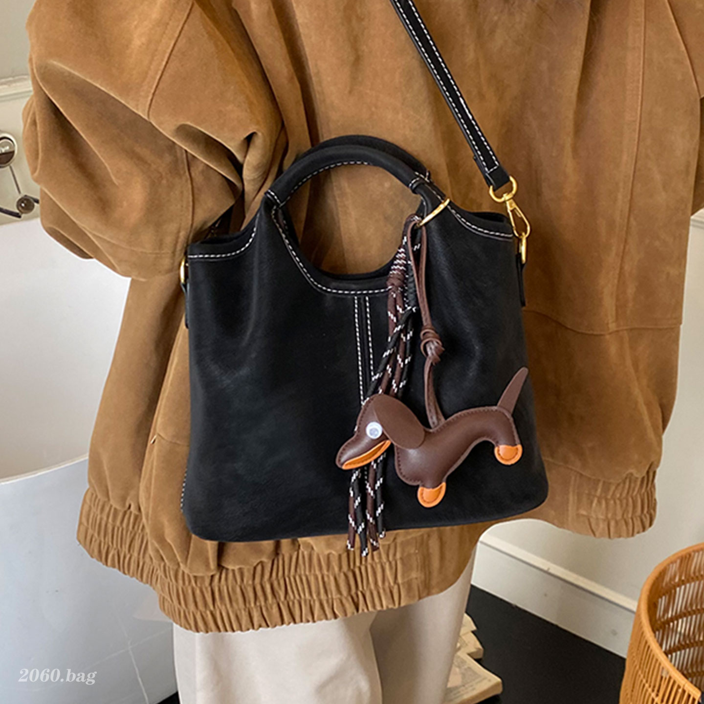 休闲百搭简约时尚单肩斜挎通勤洋气精致2025冬季女式手提水桶包包