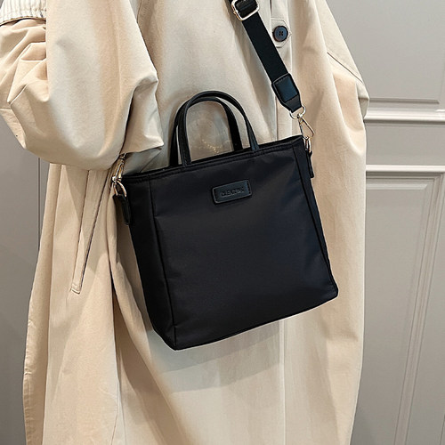 2060时尚通勤百搭小方包