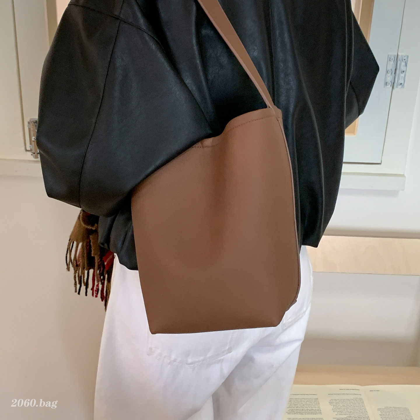 韩版大容量休闲复古单肩包2025新款女冬季百搭时尚潮气质水桶包包