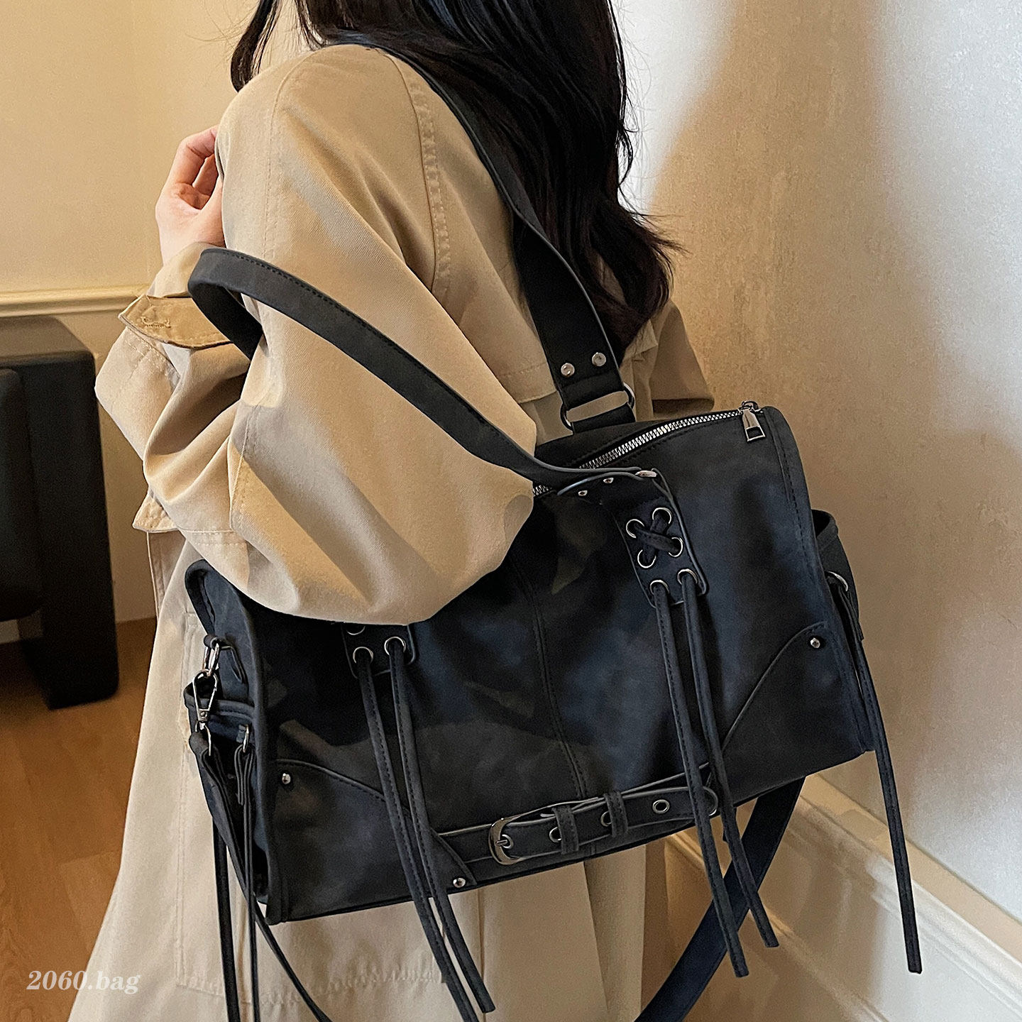 大容量旅行出差单肩包2026绒面高级感女式通勤秋冬新款斜跨包包图片