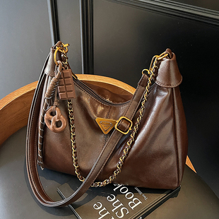 简约休闲饺子包女冬季 上班通勤大容量单肩包2025高级感斜挎包 新款