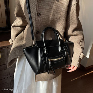 百搭通勤高级感水桶包2025女简约休闲小众设计冬季 单肩斜跨包包