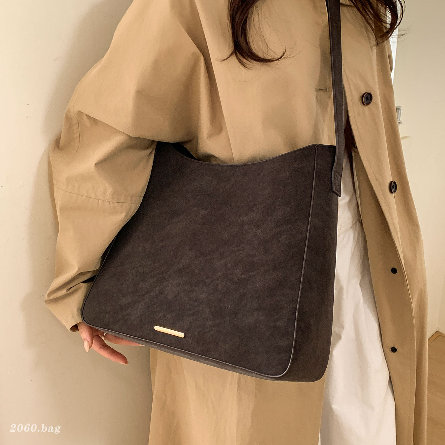 纯色百搭气质托特包2025女式通勤复古休闲斜挎包时尚潮单肩包包