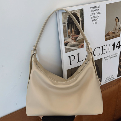 2025年新品上市时尚潮流腋下包