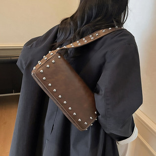ins气质通勤单肩包 铆钉小方包韩版 简约复古腋下包包2025新款 个性